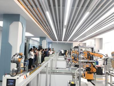 學校圓滿完成智能制造創(chuàng)新工廠系統(tǒng)集成與應用師資班培訓，助力人工智能行業(yè)應用系統(tǒng)集成服務人才培養(yǎng)